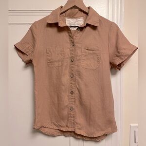 notPERFECTLINEN Dijon Short-Sleeve Button Down Shirt in Dusty Rose